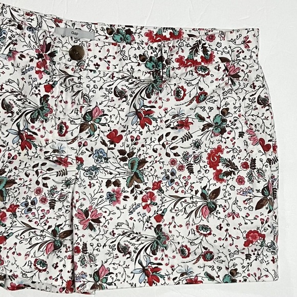 Banana Republic Sunshine White Floral Bermuda Short Size 8, 3.25" leg - Picture 5 of 12